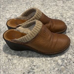 Ugg Australia Leather Slip On Fur Lined Wedge Clogs, Sz 7